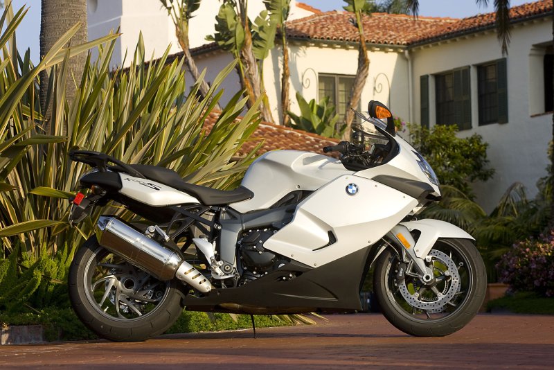 Мотоцикл BMW K 1300s белый