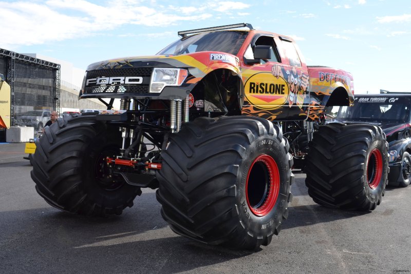 Джип монстр трак