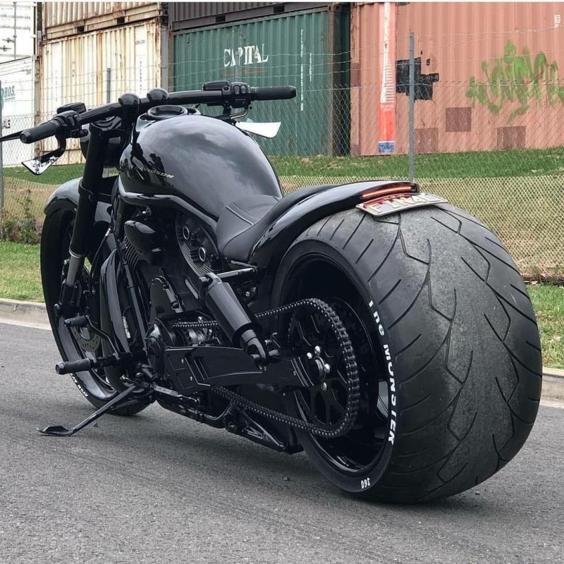 Харлей Дэвидсон v Rod Custom