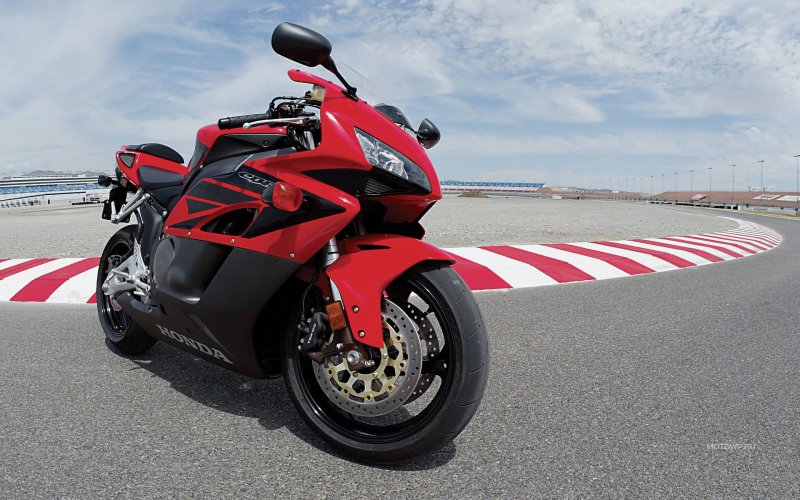 Honda cbr1000rr 2004 фото