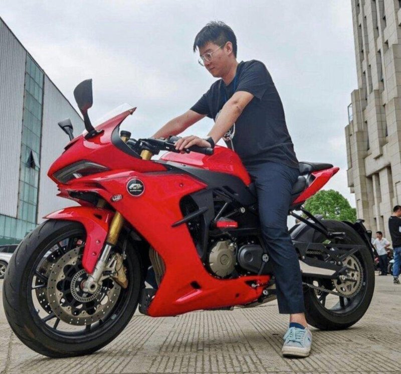 Мотоцикл Benelli спортбайк