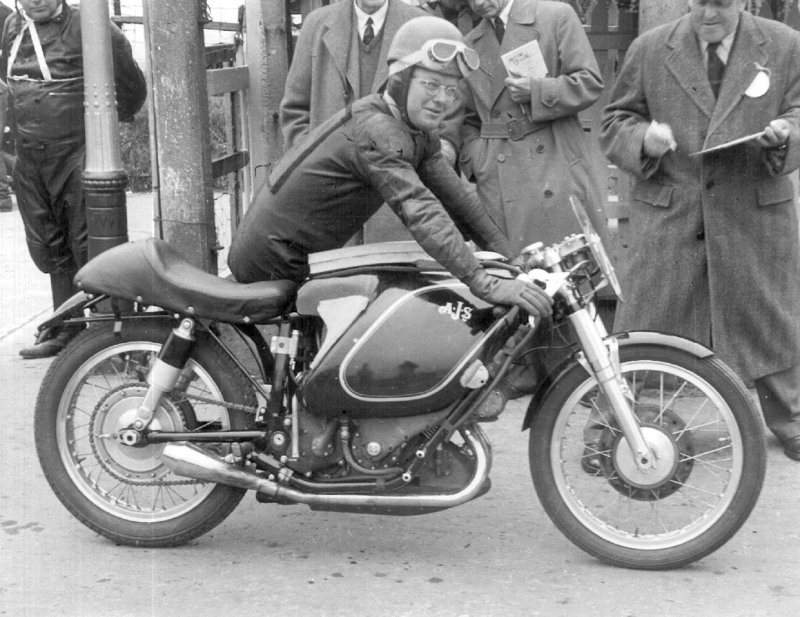 2. 1949 E90 AJS Porcupine