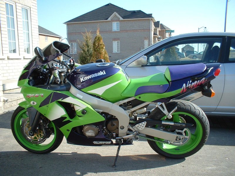 Мотоцикл Кавасаки zx6r 1998