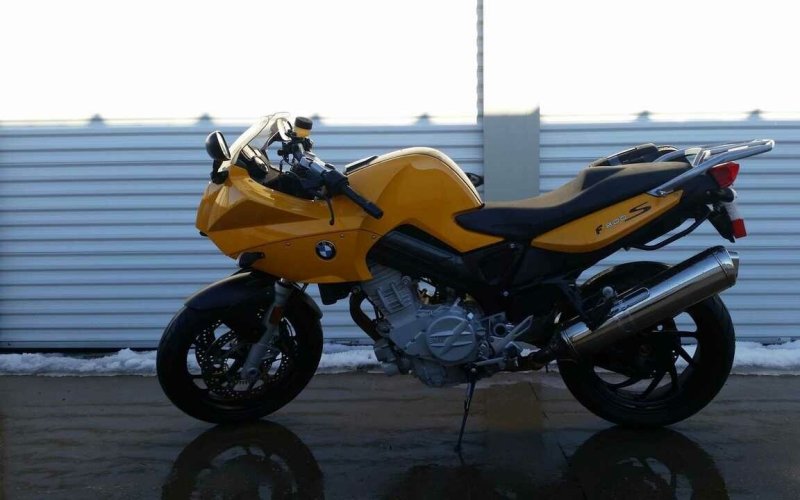 Мотоцикл BMW желтый
