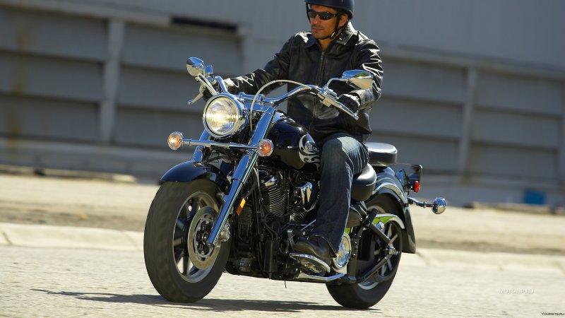 Мотоцикл Yamaha дорожный чоппер