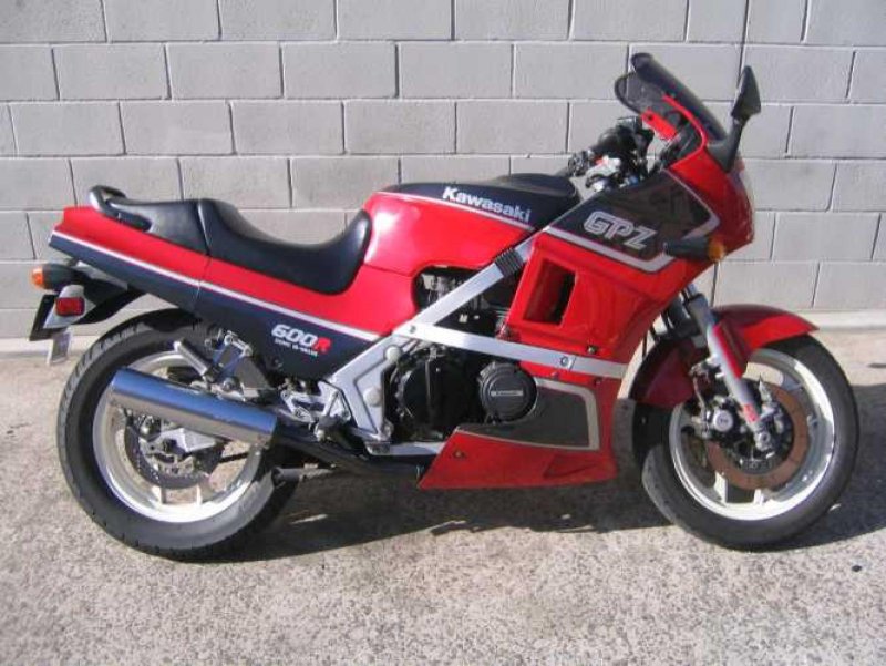 Кавасаки ниндзя GPZ 600r