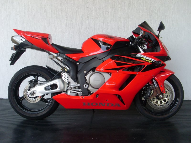 Honda cbr1000rr Fireblade Red
