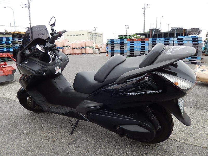 Макси скутер Honda Silverwing 600