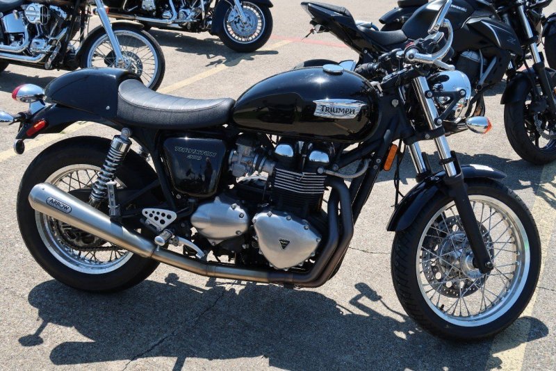 Triumph Thruxton 900