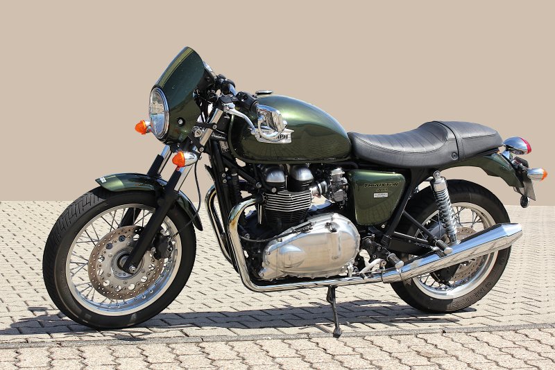 Thruxton 900