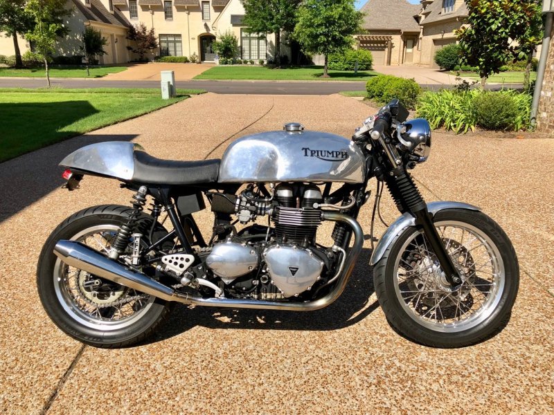 Triumph Thruxton 900
