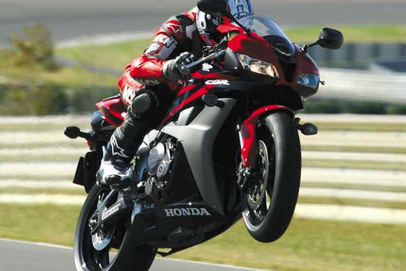 Вилли Honda CBR