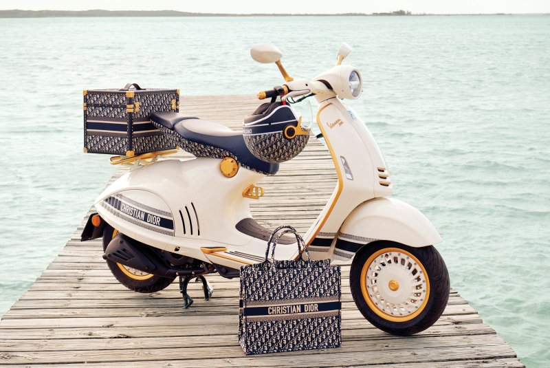 Vespa 946