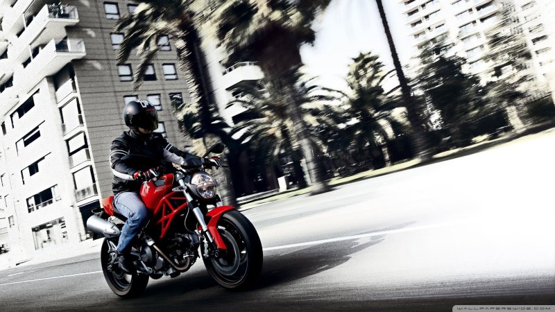 Ducati Monster 696