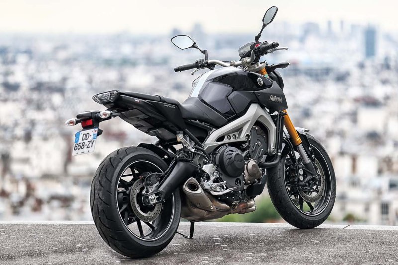 Yamaha mt09 Stunt