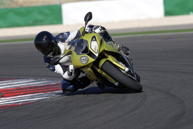 BMW s1000rr с пилотом