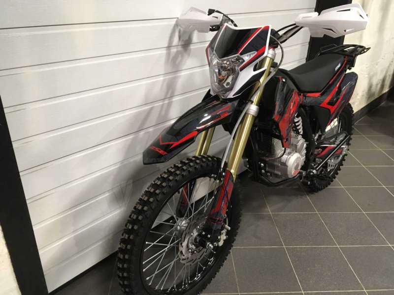BSE z3 250e Red Black 21/18 1