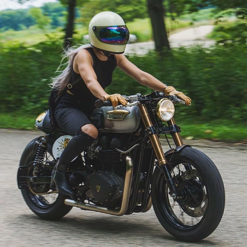 Triumph Bonneville Cafe Racer