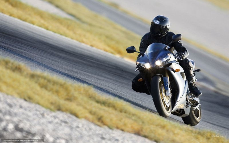 Yamaha r1 с мотоциклистом