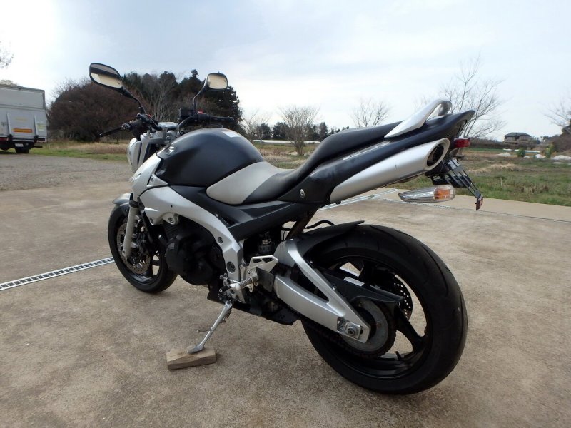 Сузуки GSR 400 В пленке