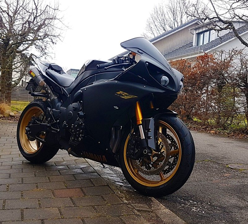 Золотая Yamaha r1 Diablo