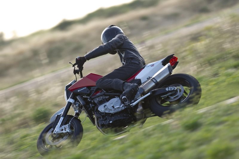 Мотоцикл Husqvarna спорт-900