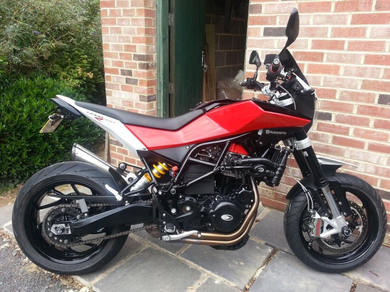 Nuda 900r