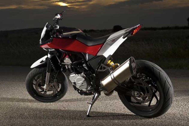 Мотоцикл Husqvarna 900r