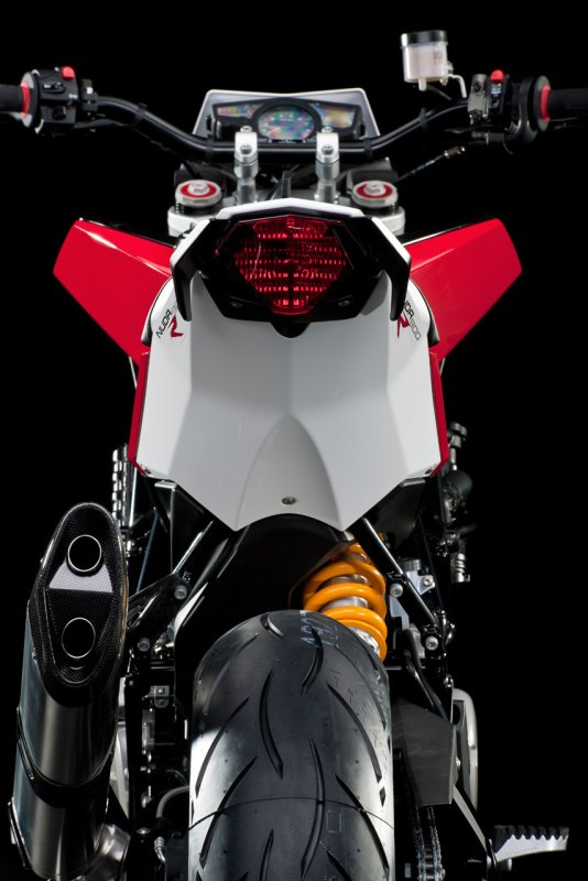 Мотоцикл Husqvarna 900r