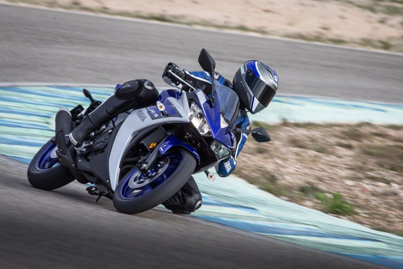 Спортивный мотоцикл Yamaha YZF-r3