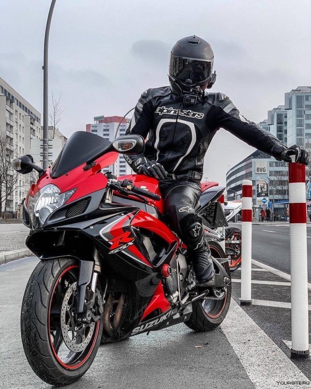 Cbr600rr с байкером