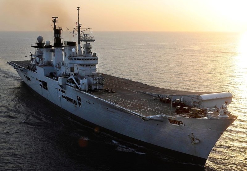 HMS illustrious 1982