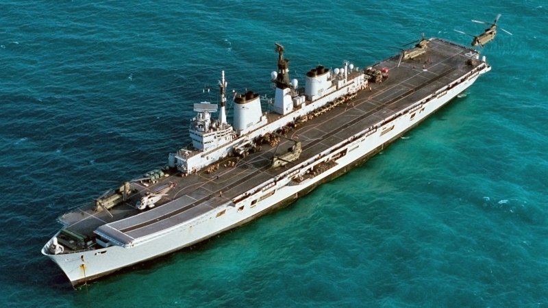 Авианосец АРК Ройял (r07)