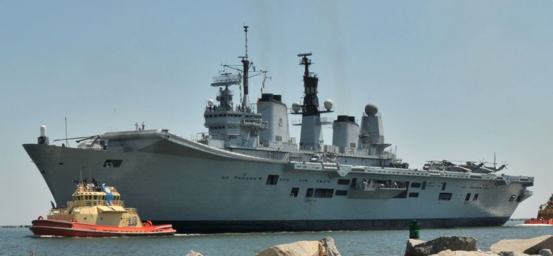 HMS Invincible авианосец