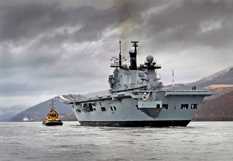 HMS illustrious r06