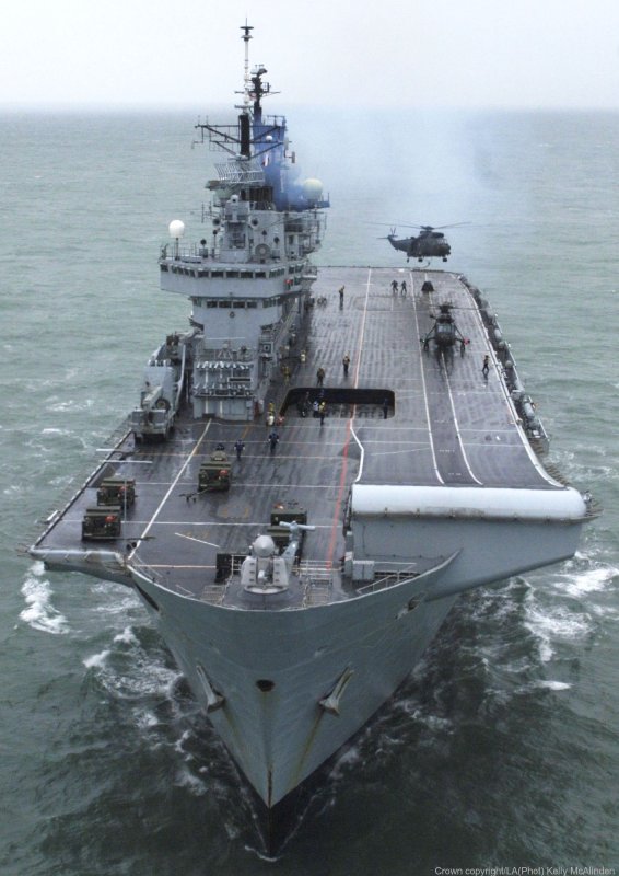 HMS illustrious r06