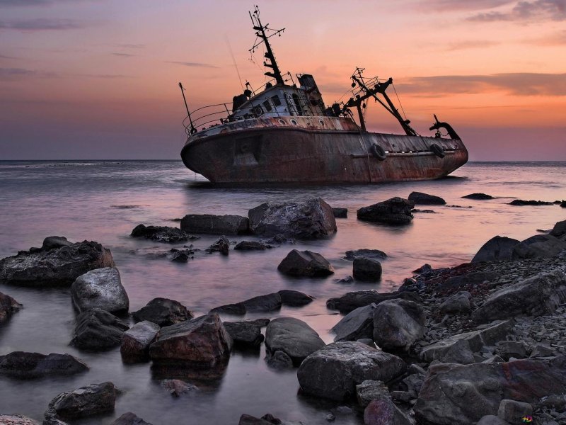 Корабль в море