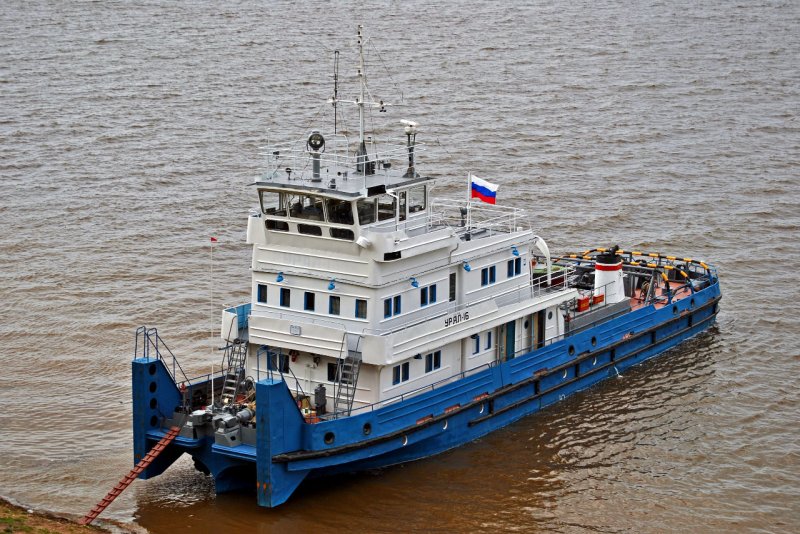 Буксир толкач Урал