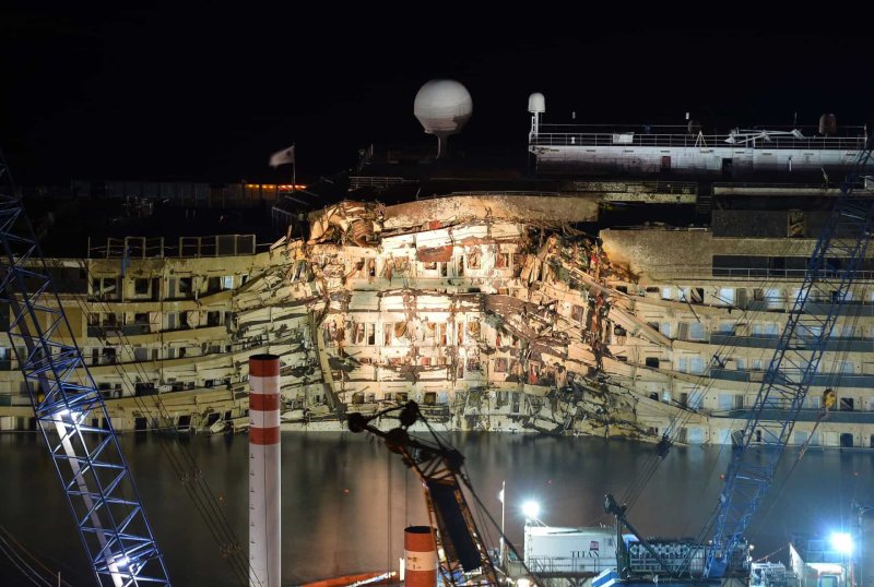 Затонувший лайнер Costa Concordia