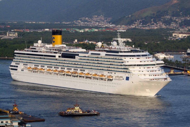 Круизный лайнер Costa Concordia