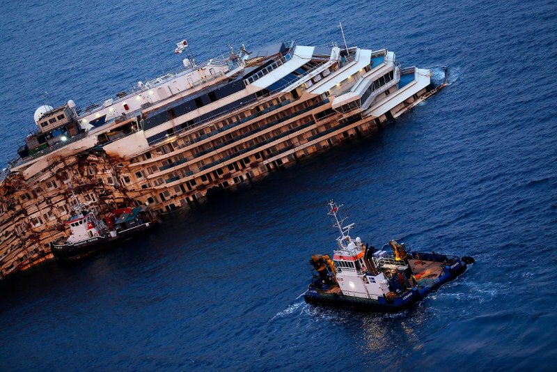 Круизный лайнер Costa Concordia