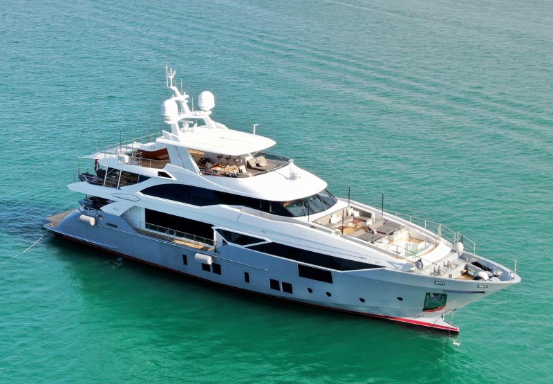 Яхта Benetti fast 125
