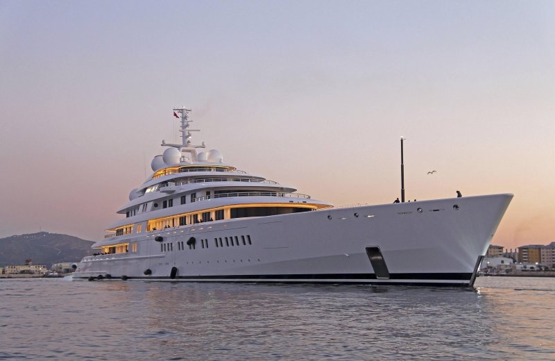 Azzam яхта интерьер