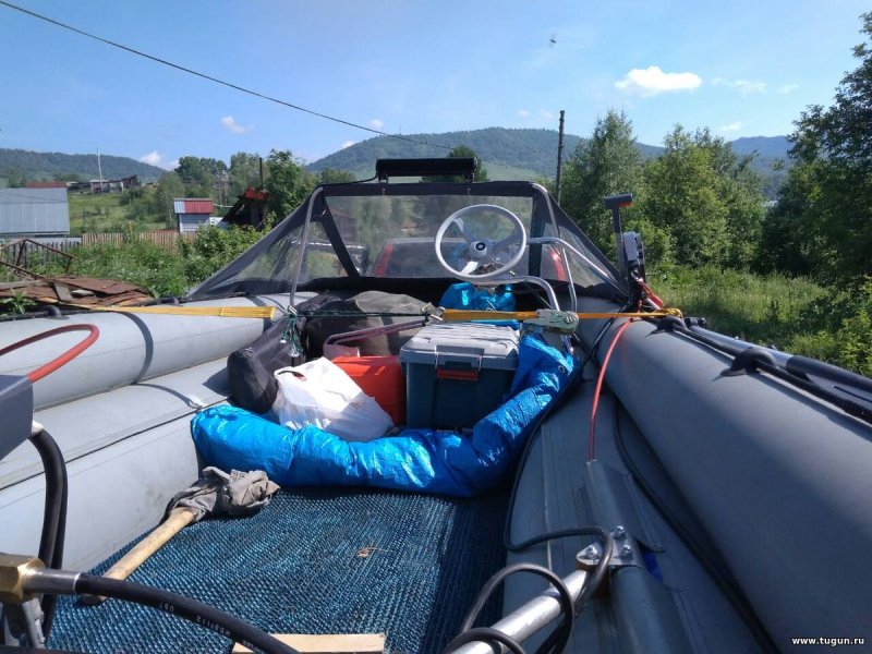 Лодка выдра с водометом
