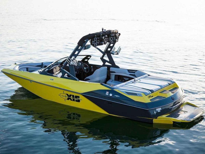 Катер буксировщик Malibu Moomba Master Craft