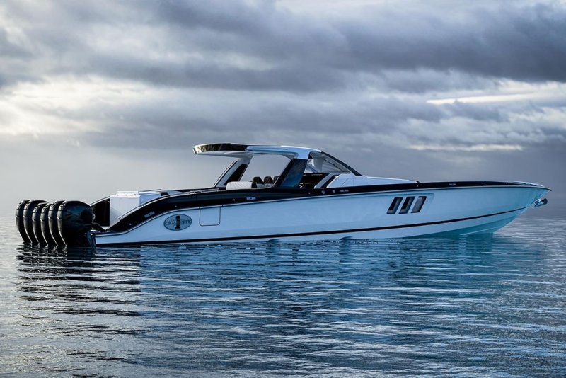 Cigarette AMG Tirranna 59' Racing Boat