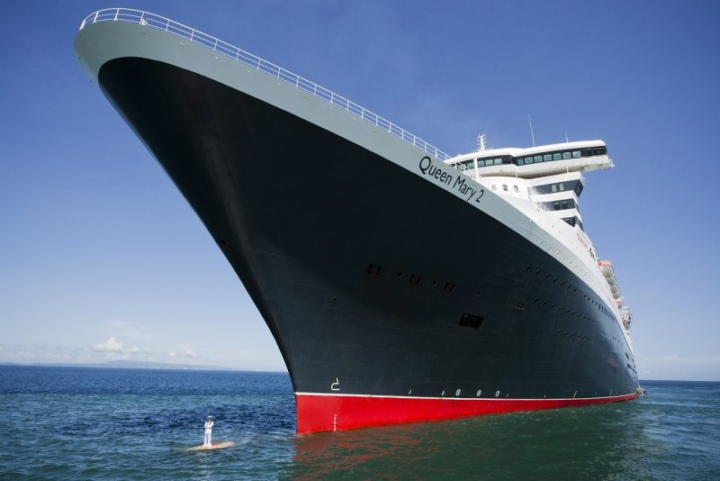Океанский лайнер Queen Mary 2