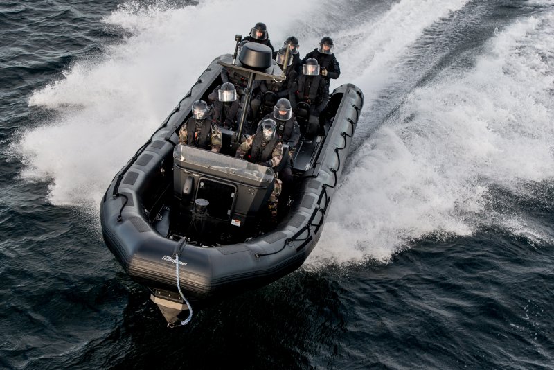 Willard Sea Force 730 катер