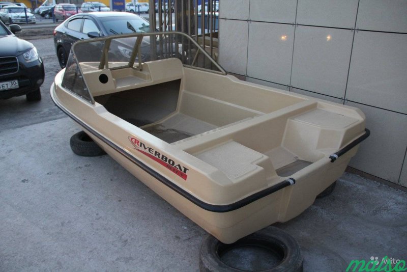 Лодка моторная Riverboat 41 Delta капотная
