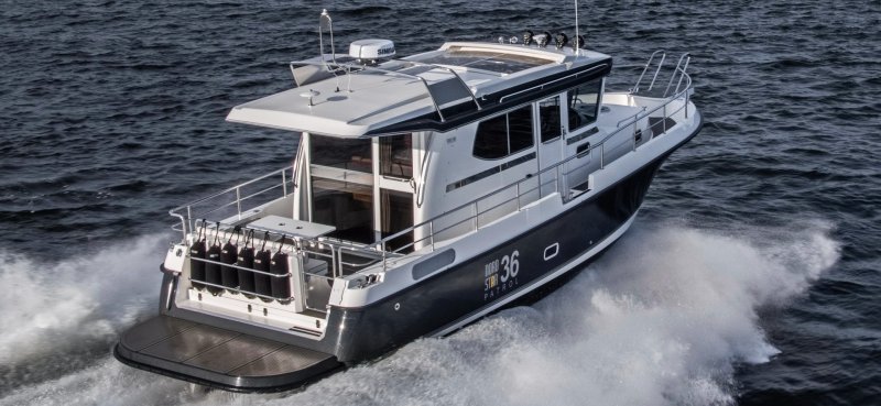 Boat Major катер